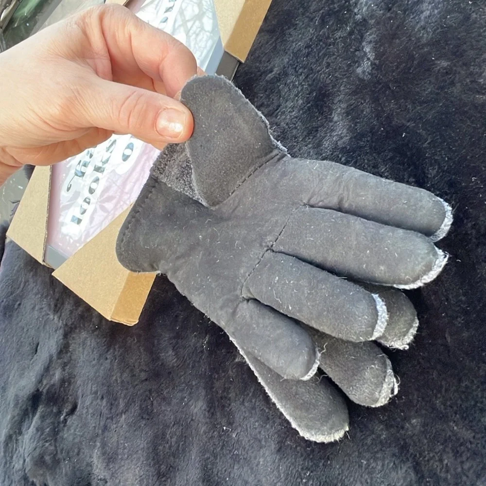 NWOT Heat Saver Gray and Black Fleece Gloves Lined Small Boys 5